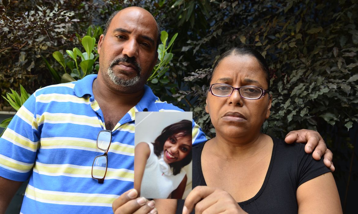 Ironildo Motta da Silva e Sônia Vargas Motta, pais de Haíssa Vargas Motta, 22, morta durante uma abordagem da Polícia Militar (PM), no ano passado