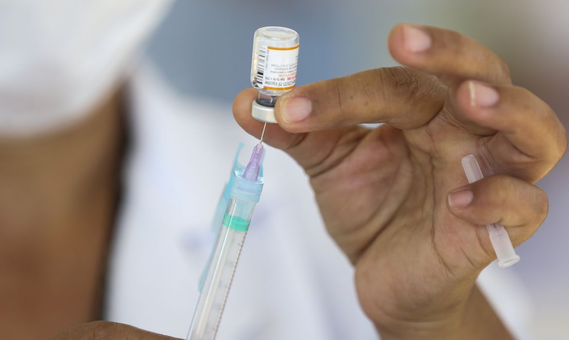 #Covid-19:  Em um ano de vacinação, quase 70% dos brasileiros já tomaram 2 doses