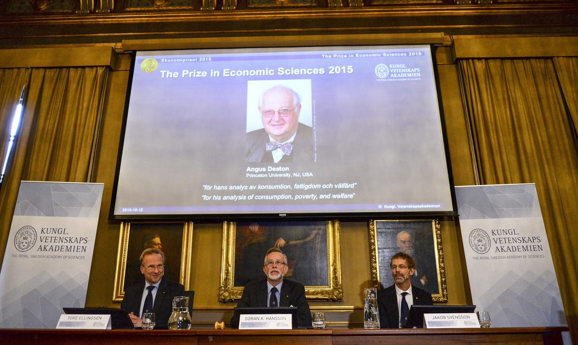 Real Academia de Ciências anuncia vencedor do Nobel de Economia, o professor Angus Deaton (Agência Lusa/Direitos Reservados). 