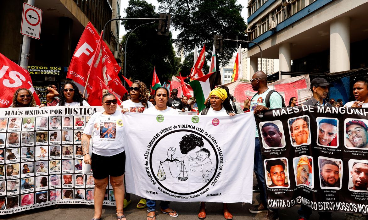 Rio de Janeiro (RJ), 07/09/2024 - Grito dos Excluídos e Excluídas 2024, atravessa ruas do centro da cidade, com o tema 