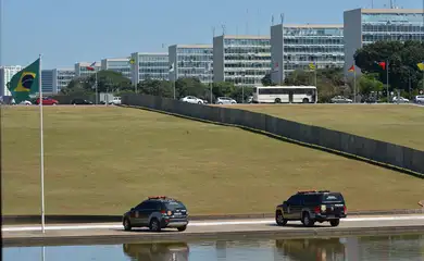 Brasília - Para evitar confrontos entre manifestantes pró e contra impeachment a Secretaria de Segurança Pública do Distrito Federal delimitou área na Esplanada dos Ministérios (José Cruz/Agência Brasil)