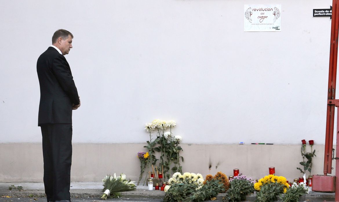 Presidente da Romênia presta homenagem a vítimas de incêndio em boate (Agência Lusa)