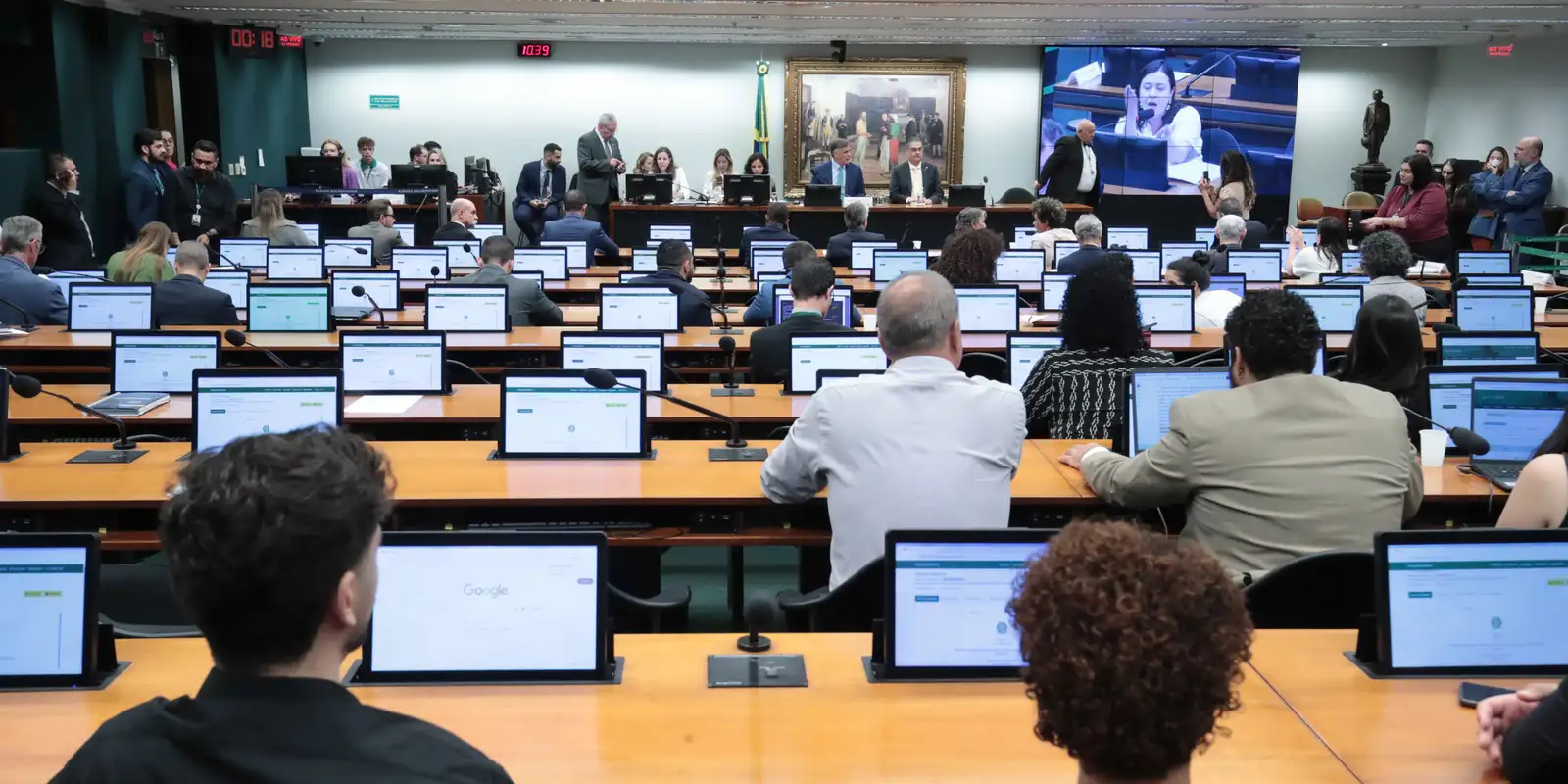 CCJ da Câmara aprova PEC que reduz maioridade penal para 16 anos