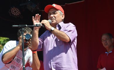 Brasília - O ex-ministro Gilberto Carvalho participa de ato político no Dia do Trabalho (Antonio Cruz/Agência Brasil)
