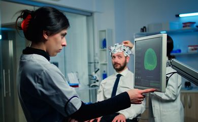 Neurotecnologia; neurociência; cérebro; tecnologia cerebral; saúde tecnológica; inteligência artificial. Foto: DC Studio/Freepik