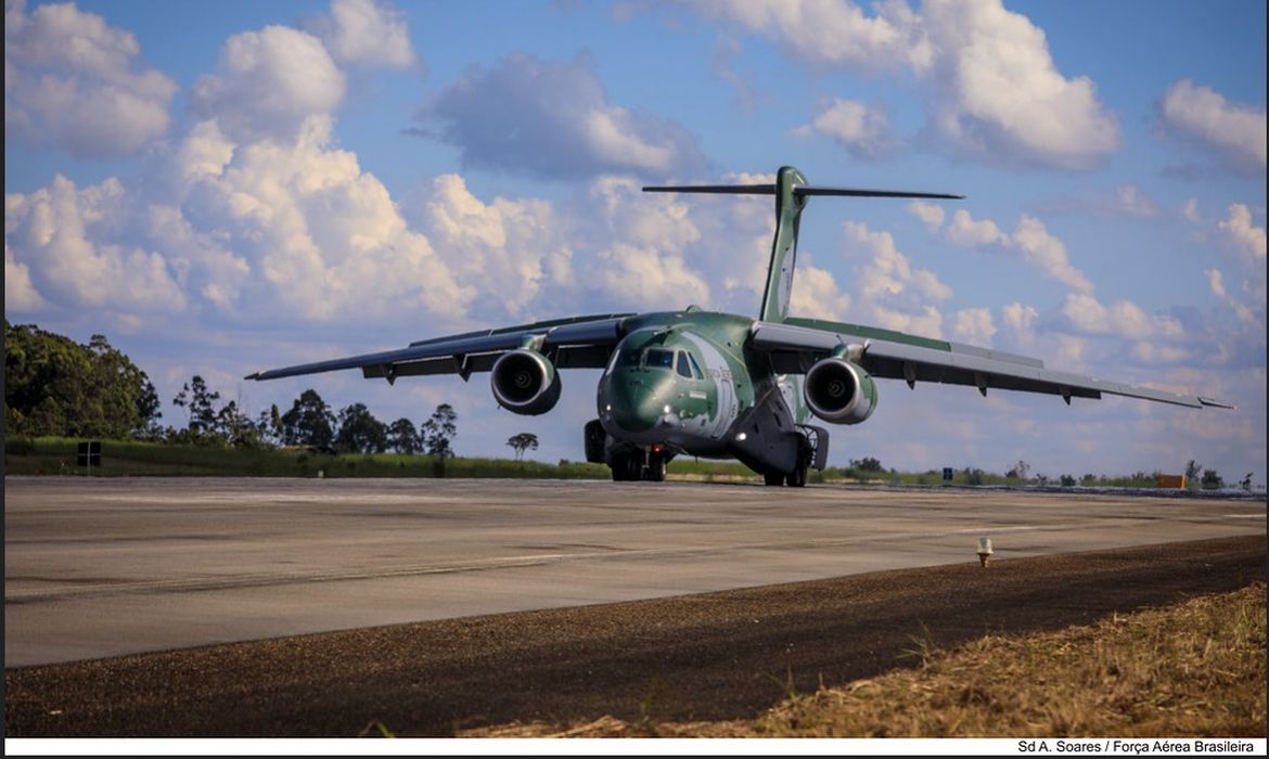 A Força Aérea Brasileira (FAB), sob orientações do Ministério da Defesa e coordenação do Ministério das Relações Exteriores (MRE), colocou de prontidão duas aeronaves KC-390 Millennium para possível transporte de brasileiros evacuados da Ucrânia.