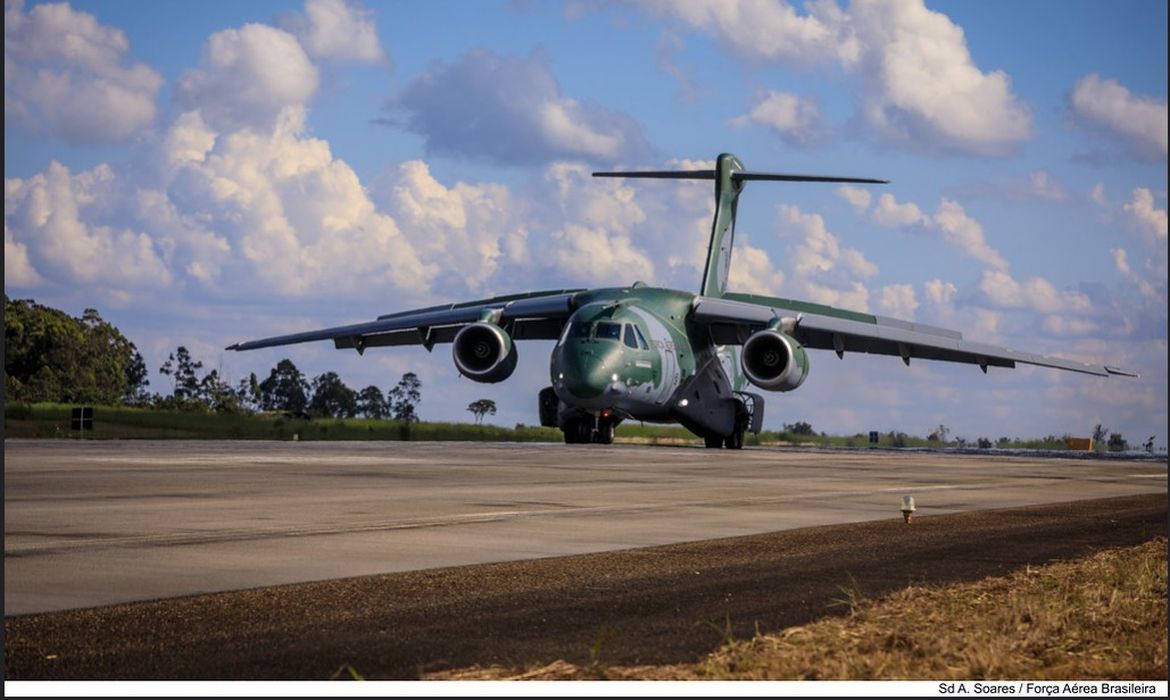 Força Aérea Brasileira e Defesa e Segurança da Embraer defendem o