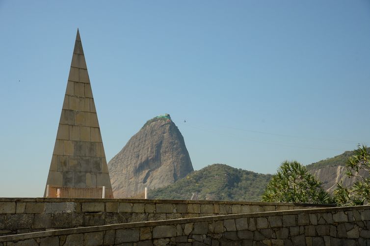 Rio de Janeiro (RJ), 24/08/2023 – Monumento a Estácio de Sá, no Flamengo, faz parte do roteiro de caminhada do grupo Rolé Carioca, que tem circuito escolhido com o objetivo de escavar as memórias desse território em reconhecimento ao Agosto Indígena. Foto: Tomaz Silva/Agência Brasil
