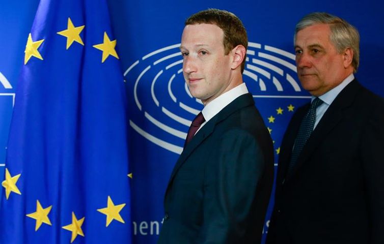 Fundador do Facebook Mark Zuckerberg e o presidente do Parlamento Europeu Antonio Tajani 