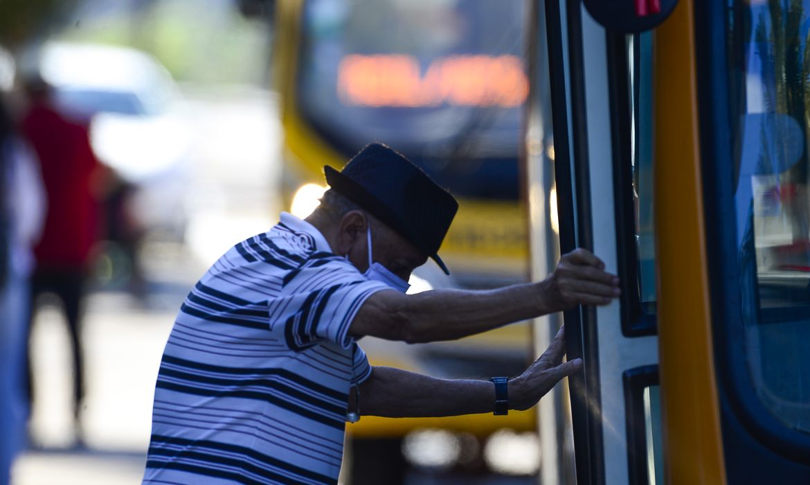 Uso de máscaras de proteção ns ruas da capital federal