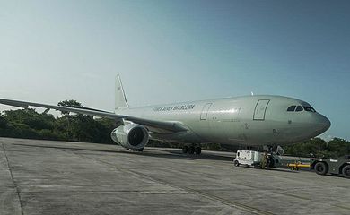 Rio de Janeiro (RJ), 16.10.2023- Aeronave KC-30 (Airbus A330 200), da FAB, decola do Aeroporto do Galeão para realizar o sétimo voo de repatriação de brasileiros em Israel. Foto: GOV BR/FAB