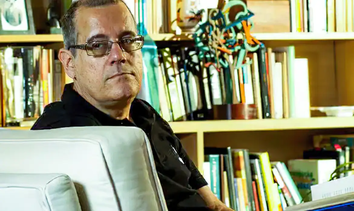 Brasília (DF), 22/05/2025 - Escritor e poeta Paulo Henriques Britto é eleito para a Academia Brasileira de Letras.
Foto: Biblioteca Pública do Paraná - BPP