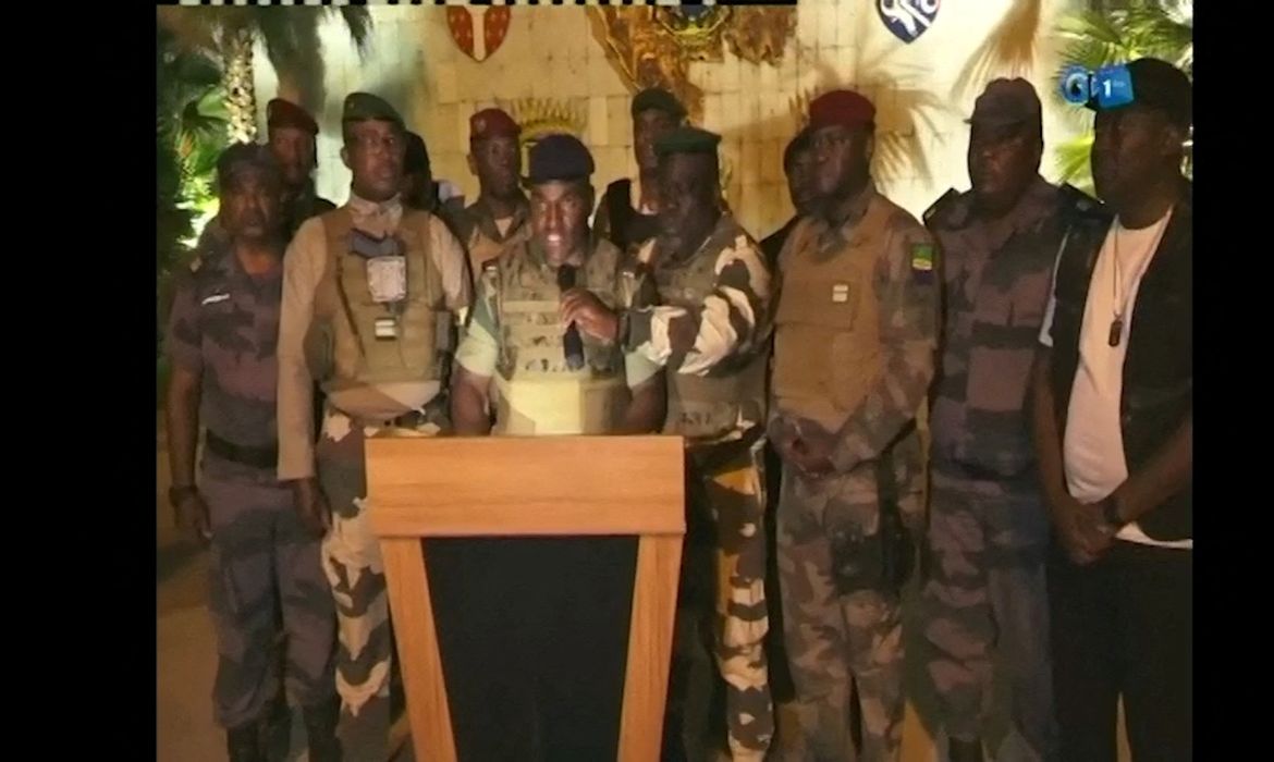 Oficiais das Forças Armadas do Gabão anunciam tomada de poder no país