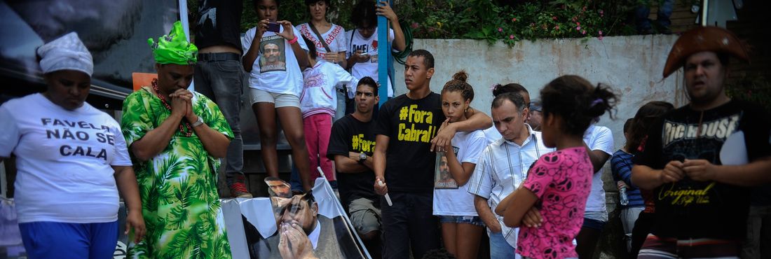 Protesto na Rocinha pede que policiais entreguem corpo de Amarildo