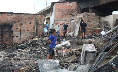São Paulo (SP), 27/04/2023 - Incêndio na comunidade Campala, também conhecida como Chaparral, ao lado da comunidade Pau Queimado, na Penha, zona leste da capital. Foto: Rovena Rosa/Agência Brasil