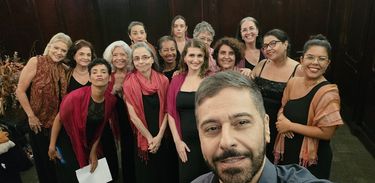 Coro Lírico Feminino da ACC e Cláudio Ávila