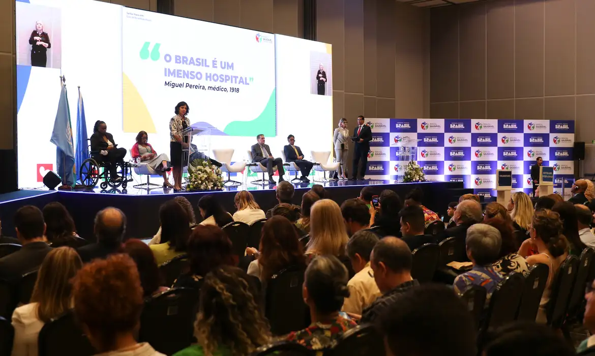 Brasília, DF 07/02/2024 A ministra da Saúde, Nísia Trindade, e o diretor-geral da Organização Mundial da Saúde (OMS), Tedros Adhanom, participam do lançamento do programa Brasil Saudável, para eliminar doenças determinadas socialmente  Foto: Fabio Rodrigues-Pozzebom/ Agência Brasil