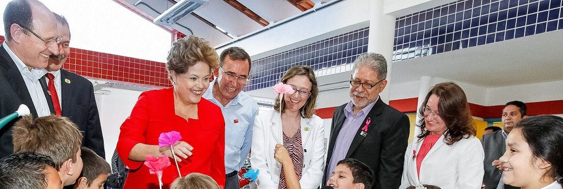 Presidenta Dilma Rousseff durante cerimônia de inauguração das Unidades de Educação Infantil dos bairros Kephas, Canudos, Jardim Mauá e Lomba Grande. (Novo Hamburgo - RS, 11/10/2013)