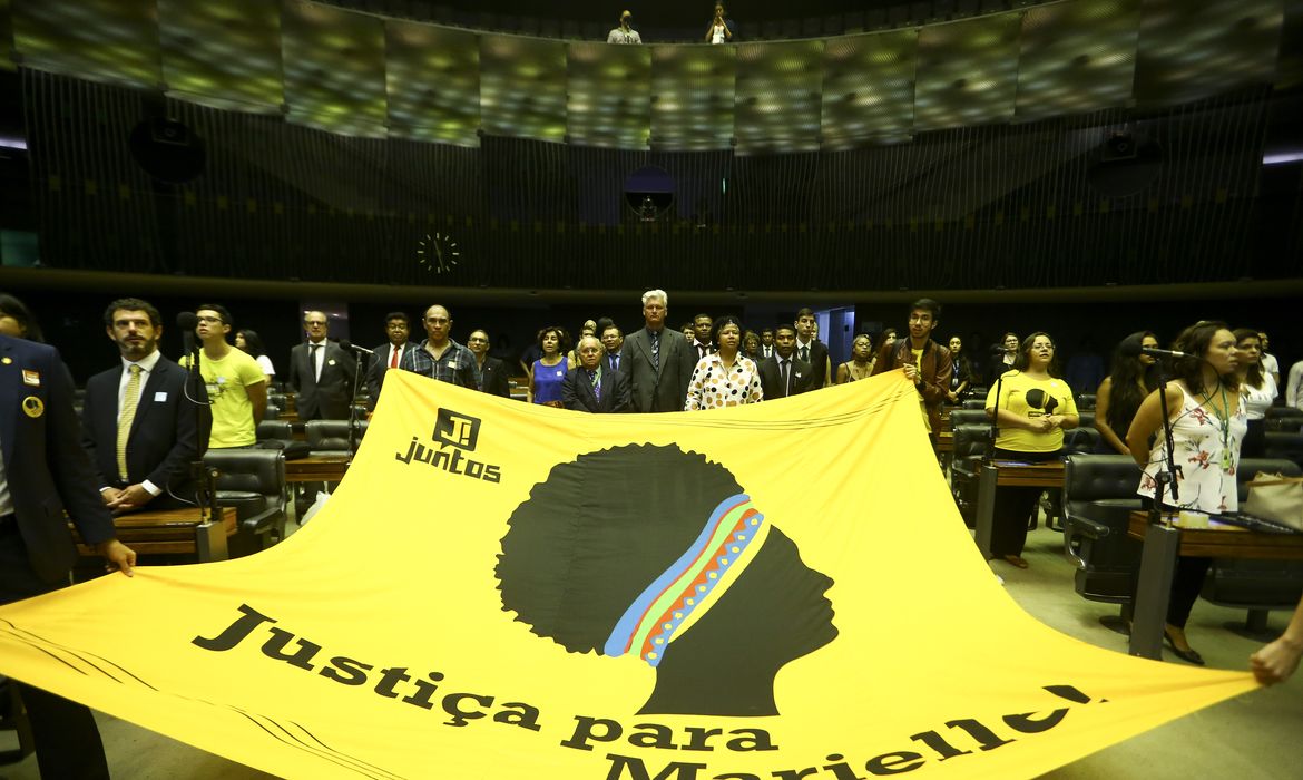 A Câmara dos Deputados realiza sessão solene em memória de Marielle Franco e Anderson Gomes.