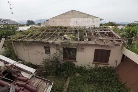 Arroio do meio (RS), 29/04/2025 - Bairro de navegantes, próximo ao rio Taquari, as residências foram totalmente destruídas pela última enchente.<br /> A um ano o estado foi atingido por temporais que afetou mais de 400 municípios gaúchos, tiveram bairros inteiros alagados. A maior tragédia climática da história, deixou pelo menos 147 mortos e afetou mais de 2,1 milhões de pessoas.<br />Foto: Joédson Alves/Agência Brasil