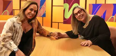Cissa Guimarães e Katy Navarro no cenário do Sem Censura