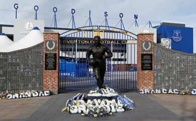 Estádio Goodison Park, do Everton, segue fechado com cadeado durante paralisação do Campeonato Inglês