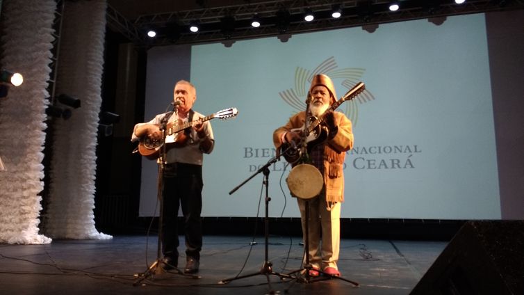 O violeiro e poeta cearense Geraldo Amâncio e repentista baiano Bule Bule são homenageados na abertura da 12ª Bienal Internacional do Livro do Ceará