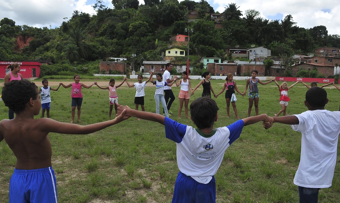 Recife - Crianças participam de projeto no Instituto Alberto de Moura (Antonio Cruz/Agência Brasil)