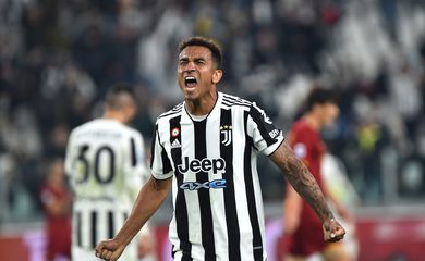 Danilo comemora após partida entre Juventus e Roma pelo Campeonato Italiano - lateral-direito - seleção brasileira