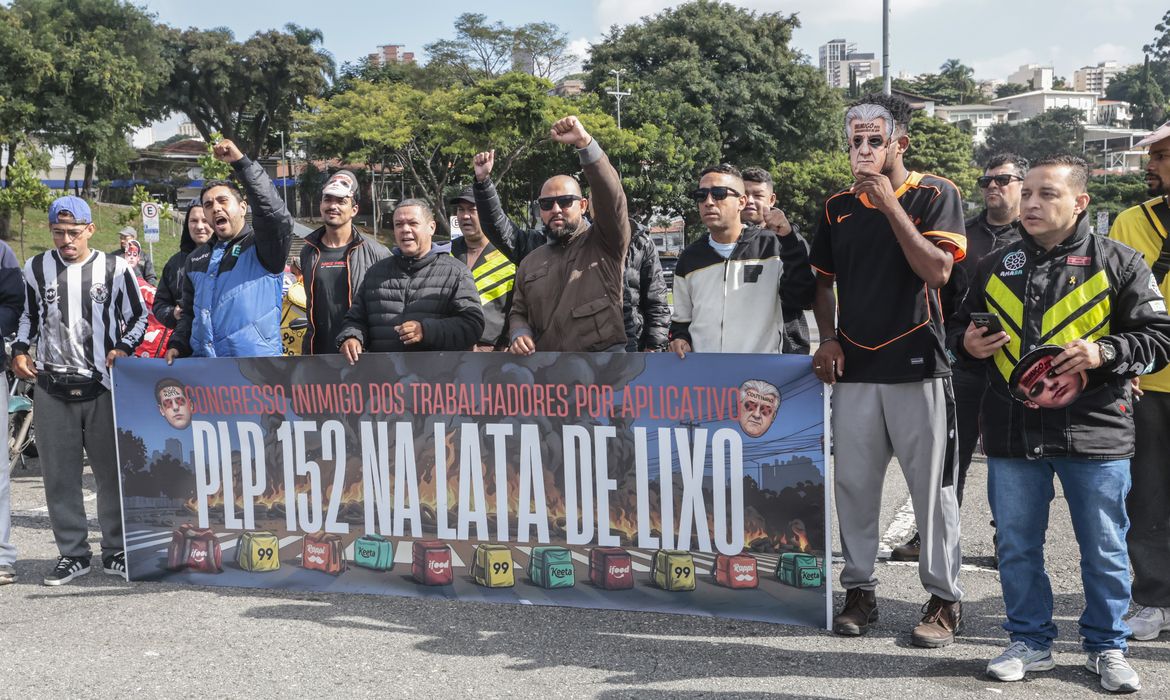 Paulo Pinto/Agência Brasil São Paulo (SP), 14/04/2026 - Motoristas de aplicativos e motoboys de delivery fazem manifestação contra o PL 152.
Foto: Paulo Pinto/Agência Brasil