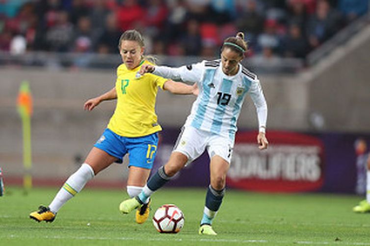 A seleção brasileira não teve dificuldade para vencer por 3 x 0 o time da Argentina na sua segunda partida da fase final da Copa América de futebol feminino