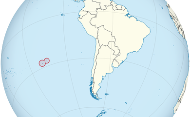 A Ilha de Páscoa está localizada no Oceano Pacífico, a 3 700 km de distância da costa oeste do Chile