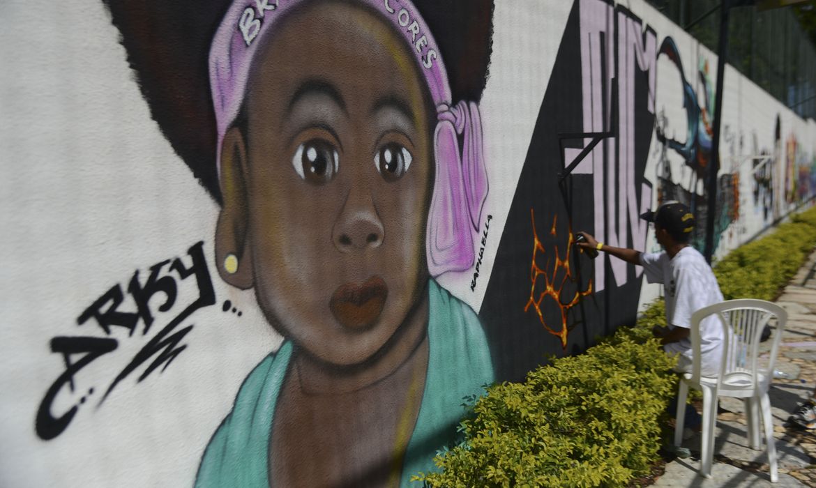 Grafiteiros do Distrito Federal, participam do projeto Brasil em Cores que além do Graffiti realiza ainda outros elementos da cultura hip hop(José Cruz/Agência Brasil)