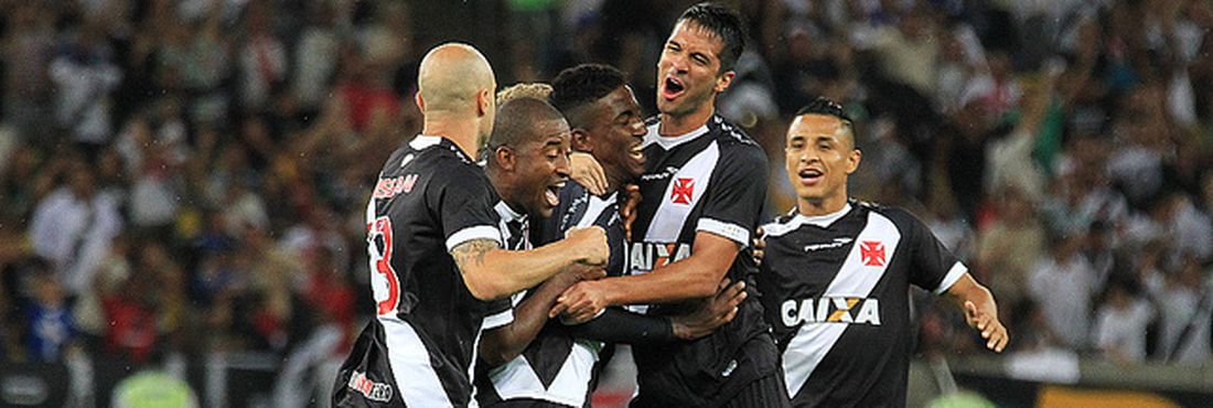 Com gols de Thalles e Edmílson, Vasco vence o Cruzeiro e segue na luta para evitar o rebaixamento