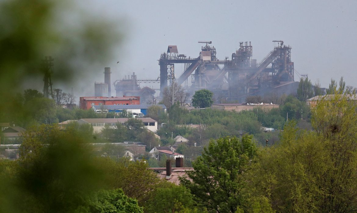 Vista da usina siderúrgica de Azovstal, na cidade ucraniana de Mariupol