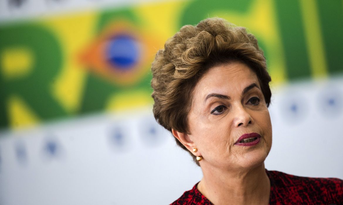Brasília - A presidenta Dilma Rousseff sanciona o novo Marco Legal da Ciência, Tecnologia e Inovação. A proposta aproxima as universidades das empresas (Marcelo Camargo/Agência Brasil) 