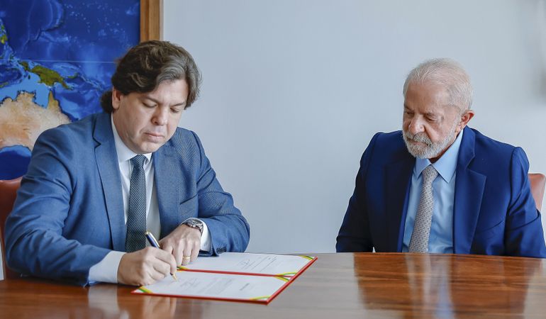 Brasília (DF), 24/04/2025 - Presidente da República, Luiz Inácio Lula da Silva, dá posse a Frederico de Siqueira Filho como Ministro de Estado das Comunicações, durante audiência no Palácio do Planalto. Foto: Ricardo Stuckert/PR