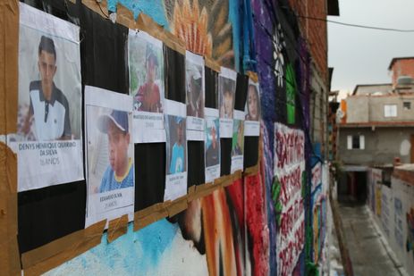 Rovena Rosa/Agência Brasil Beco é grafitado para homenagear os jovens mortos em Paraisópolis no ultimo domingo (1/12).