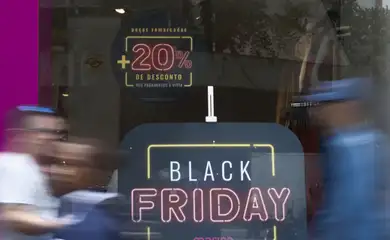 São Paulo, (SP), 22.11.2023 - Fachada de lojas na Avenida Paulista com ofertas da Black Friday. Foto: Paulo Pinto/Agência Brasil