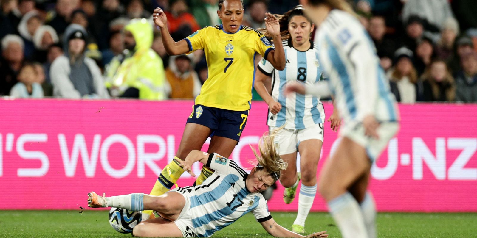 Suecia vence a Argentina y avanza a octavos de final como líder del Grupo G