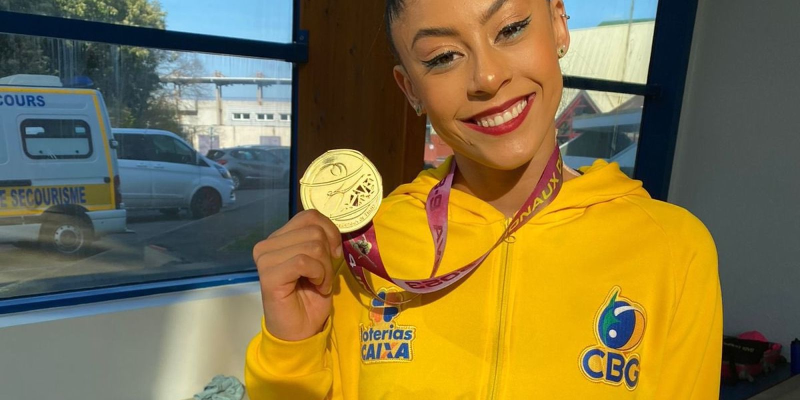 Bárbara Domingos remporte une médaille d’or sans précédent dans le Grand Prix de gymnastique rythmique