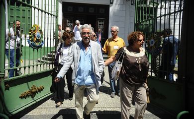 A CNV esteve hoje (23) com peritos e ex-presos políticos no local que foi considerado o principal centro de tortura da ditadura militar no Rio: o antigo prédio do DOI-Codi, na Tijuca (Tânia Rêgo/Agência Brasil)