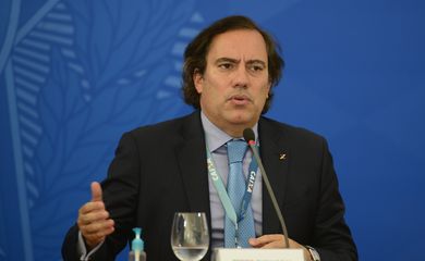 O presidente da Caixa Econômica Federal, Pedro Guimarães, fala à imprensa no Palácio do Planalto,sobre o o pagamento da 2ª parcela do auxílio emergencial