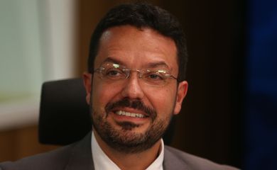 O presidente do Fundo Nacional de Desenvolvimento da Educação (FNDE),  Marcelo Lopes da Ponte é o entrevistado no programa A Voz do Brasil