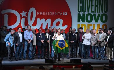 Presidente reeleita Dilma Roussef faz pronunciamento durante evento em hotel em Brasilia  (Fabio Rodrigues Pozzebom /Agência Brasil)