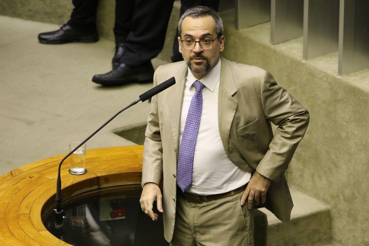 O ministro da Educação, Abraham Weintraub, na Câmara dos Deputados  para detalhar como será feito o bloqueio de verbas de universidades públicas e institutos federais. O ministro foi convocado para falar sobre bloqueio de recursos.