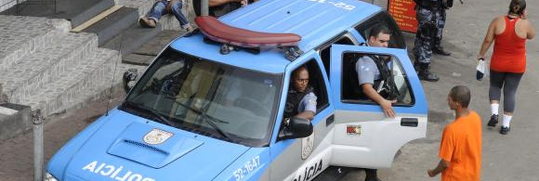 Policiais militares do Rio reforçarão segurança em 37 UPPs a partir de sexta-feira (24) para dar mais segurança nas eleições de domingo