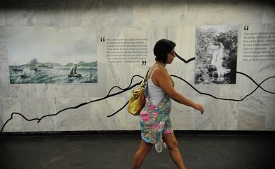 A exposição Os melhores poemas de Machado de Assis é aberta em homenagem aos 450 anos do Rio de Janeiro, na Galeria de Arte e Literatura, no mezanino da estação Central do MetrôRio (Tânia Rêgo/Agência Brasil)