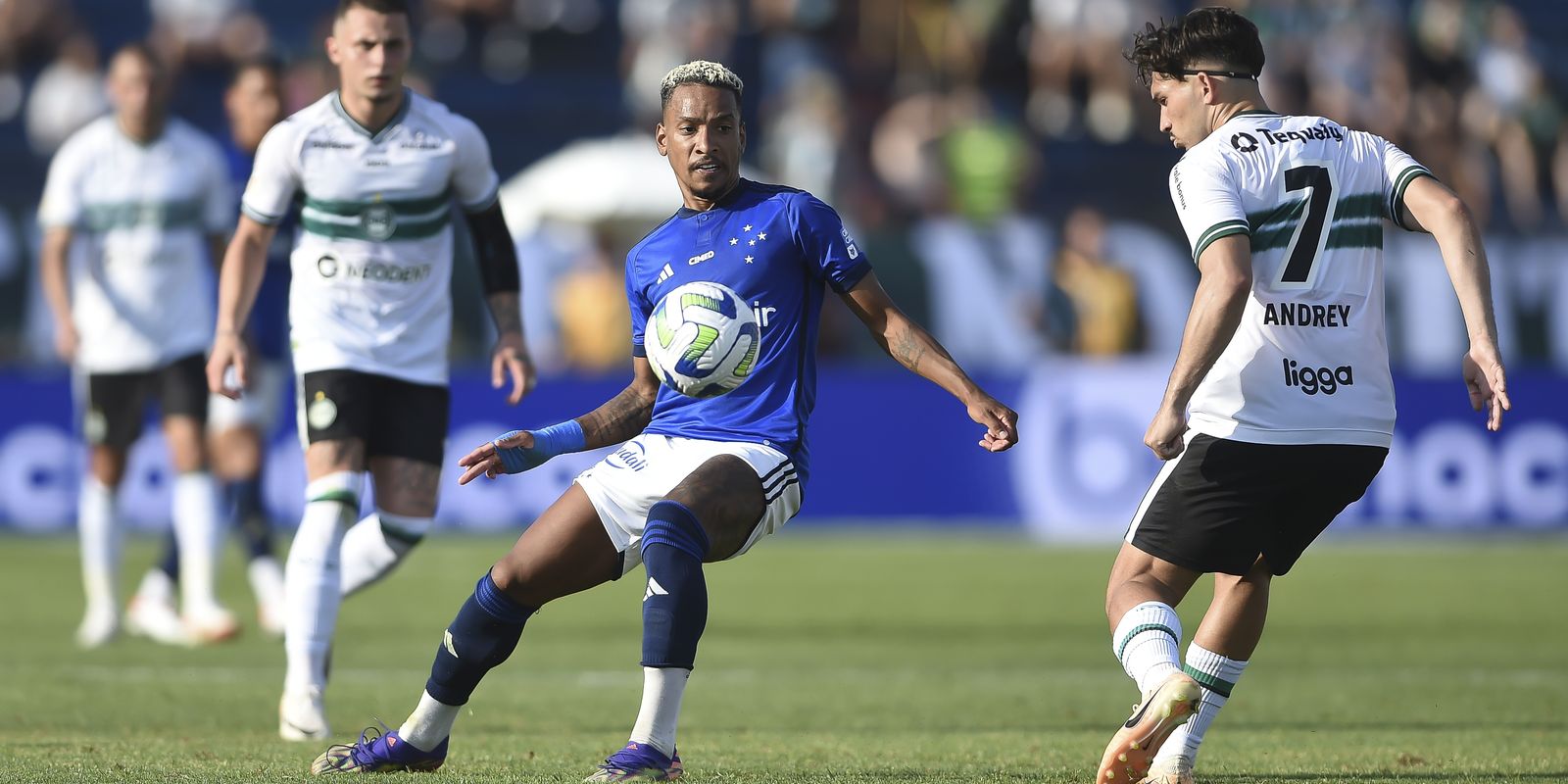 Coritiba E Cruzeiro Jogarão Sem Torcida Até O Fim Do Brasileiro – A Onça