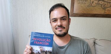 Daniel Gomes de Carvalho, autor do livro &quot;Revolução Francesa&quot;, lançado pela editora Contexto